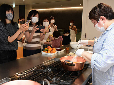 県内産アンズでジャム作り　菓子研究家招き松本で15人学ぶ