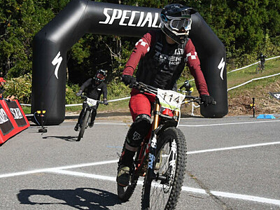 ゲレンデで自転車レース　野沢温泉のイベントに400人