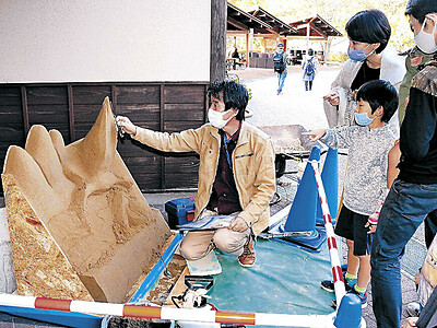 トキ砂像で５周年祝う　羽咋の古永さん制作「再び石川の空に」　いしかわ動物園・トキ里山館