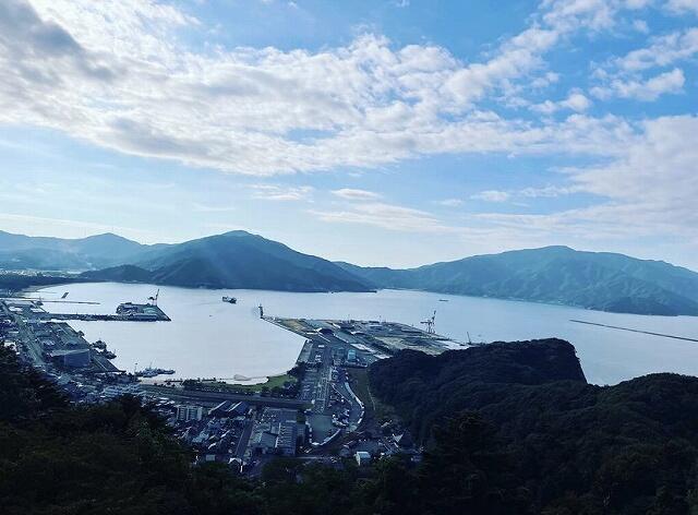 天筒山からは敦賀市街の眺望が楽しめる＝福井県の同市