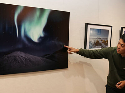 北極圏で見た自然、写真で紹介　下諏訪の花岡さん、装備品も展示
