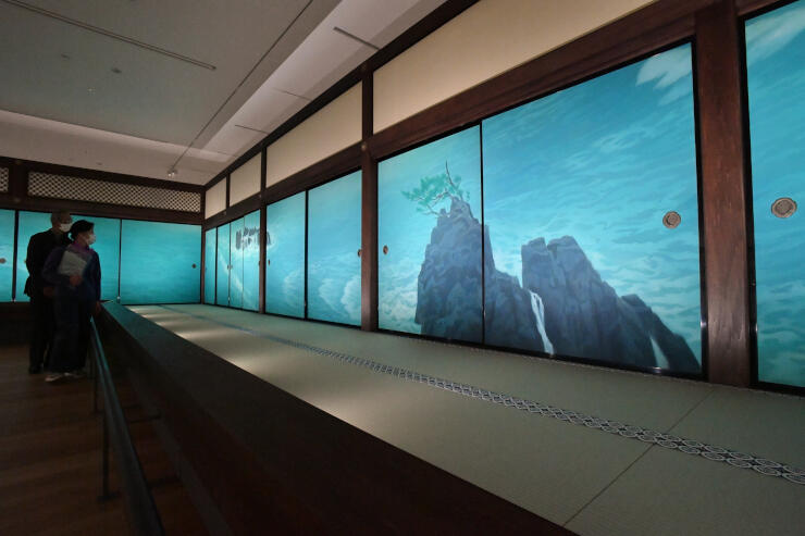 内覧会で公開された東山魁夷の障壁画＝１８日、長野市の県立美術館