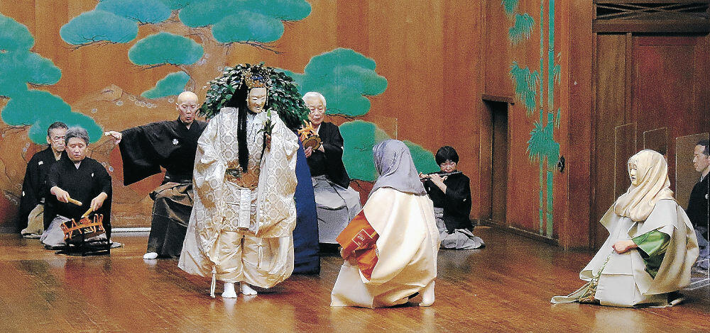 宝生宗家を迎え、金沢で初めて上演された「復活のキリスト」＝県立能楽堂