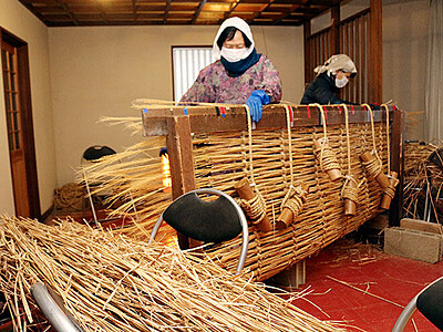 伝統の雪囲い手作り　相倉でオオダレ製作始まる