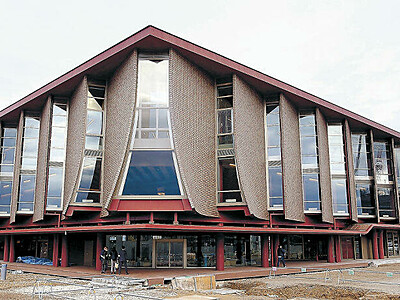 知の殿堂お目見え　新石川県立図書館　２２年夏休み前に開館