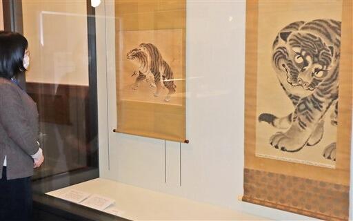 江戸期の絵師による「猛虎図」＝１月４日、福井県敦賀市立博物館