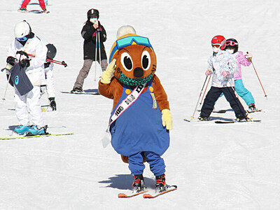 １１０番の日、マスコットが一日木曽署長に　木曽福島スキー場