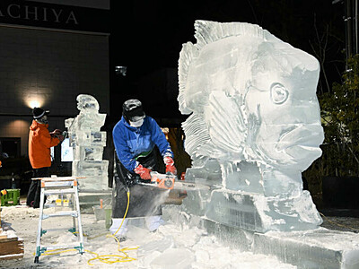 魚や天使...街角に突如現る　松本で「氷彫フェスティバル」