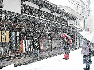 雪の町家、風情に浸る　フードピア金沢のツアー