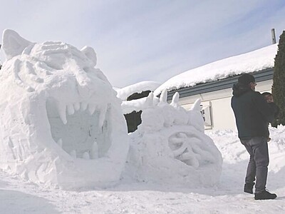 「雪まつり」は中止でも...飯山を元気に　トラの雪像お目見え