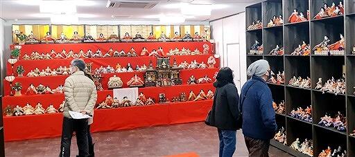 約１０００体を並べたひな人形展＝福井県大野市の道の駅「越前おおの　荒島の郷」