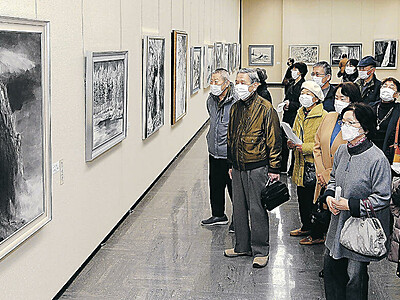 濃淡と余白の美堪能　北國水墨画展が石川県立美術館で開幕
