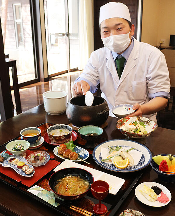 ベジタリアンに対応したコース料理を考案した武田代表