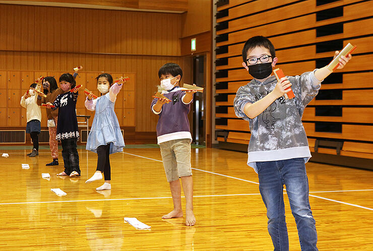 高砂山願念坊祭に向けて踊りを練習する児童ら