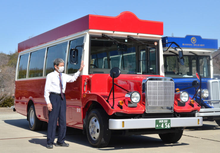 「レトロバスで行く」体験ツアーで運行するボンネットバス