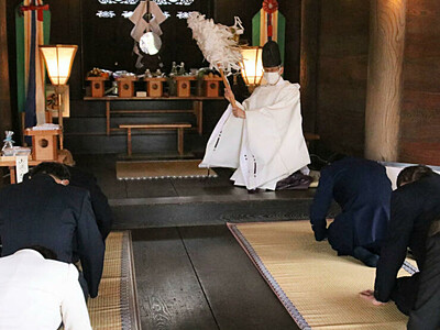 「諏訪湖開き」観光回復願う　八剣神社で神事