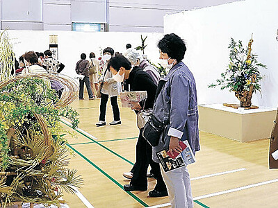 書花茶、石川県七尾市で共演　北國特選会、３年ぶり開幕　１７日まで