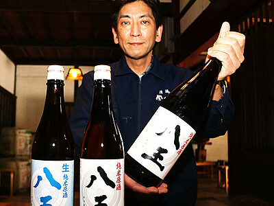 日本酒で曳山祭ＰＲ　八尾の福鶴酒造、「八王」ラベルに車輪