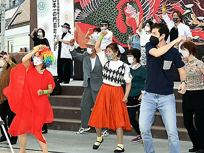 「熟年パワー」切れのある踊り披露　御開帳関連イベント