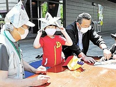 新聞かぶと、けんぱ...昭和の遊びを体験　福井県立歴史博物館でイベント
