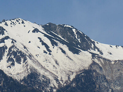 飯島から中アの雪形くっきり　南駒ケ岳「陣屋代官」浮かぶ