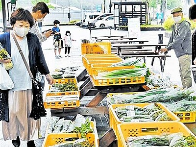 福井県大野・和泉の旬丸かじり　野菜や豚汁販売