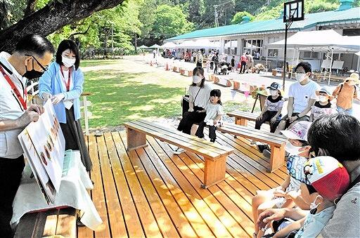ツリーデッキや芝生広場が整備された「わくわくＣＡＭＰ　ＦＩＥＬＤ」で開かれたイベント＝５月２９日、福井県福井市脇三ケ町の同市少年自然の家