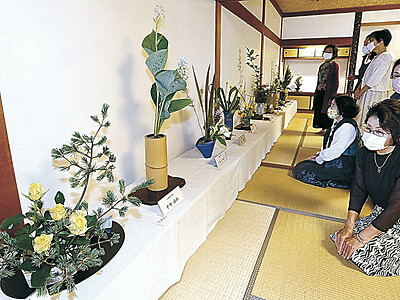 お花寄せ、初夏の風情　金澤神社で石川県華道連盟