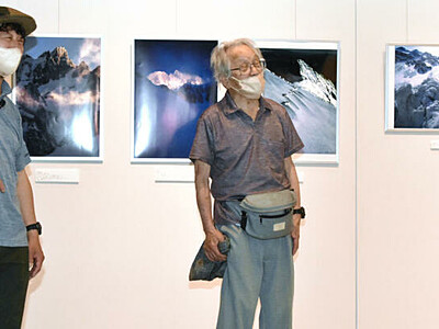 山々の魅力、写真で紹介　松本で写真家父子の作品展
