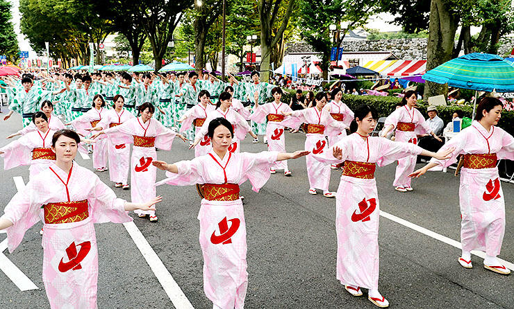２０１９年８月に開かれた「富山まつり」。今年は９月下旬に日程を変更し、３年ぶりの開催が検討されている