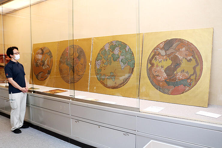 記念展で展示する松楓殿の食堂の天井画