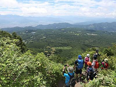 飯縄山、絶景楽しみながら　「山の日」 長野市で登山イベント