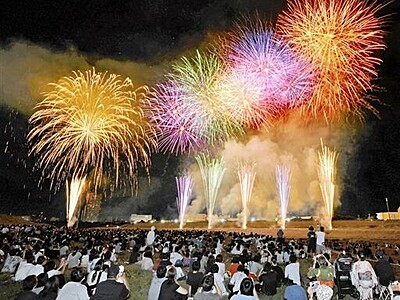 夜空を彩る大輪５千発　福井フェニックス花火　３年ぶり