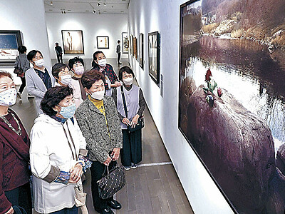 写実の美満喫　金沢２１美・ホキ美術館展　「暮らしの集い」会員が鑑賞