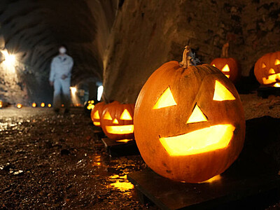 安曇野市の廃線敷でかぼちゃがにやり　旧篠ノ井線で29、30日にウォーキングイベント