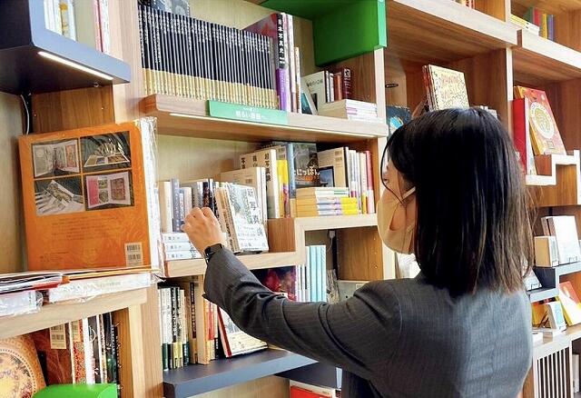 敦賀駅前「Otta」内にある書店&ライブラリー『ちえなみき』