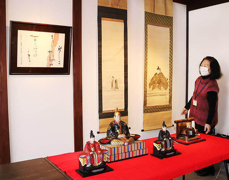 天神様の軸や人形が飾られた山町ヴァレーの展示