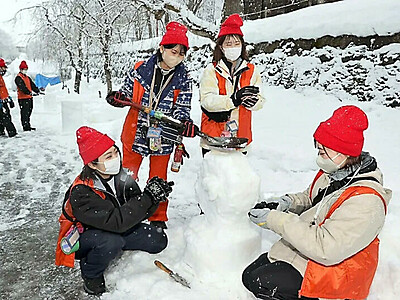 雪像づくり３年ぶり学生も参加　飯山「雪まつり」