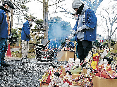 人形感謝まつりへ準備　金沢・安江住吉神社