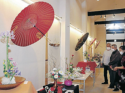 和傘と水引、艶やかな世界　石川県銭五記念館で展示