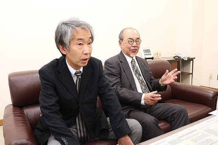 ４年ぶりの町流しに向け意気込みを語る（左から）嶋田会長、山本事務局長