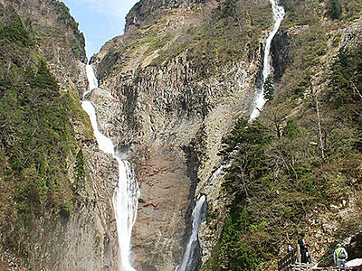 称名滝への遊歩道、２９日から通行再開　日本一の落差を間近に
