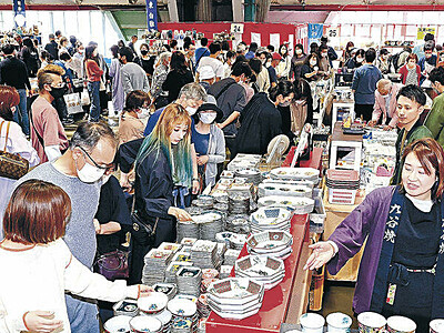 九谷の名品求め３万５０００人 　能美で茶碗まつり開幕
