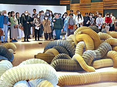 「ユニット折り紙」の先駆者、布施知子さんが長岡で個展