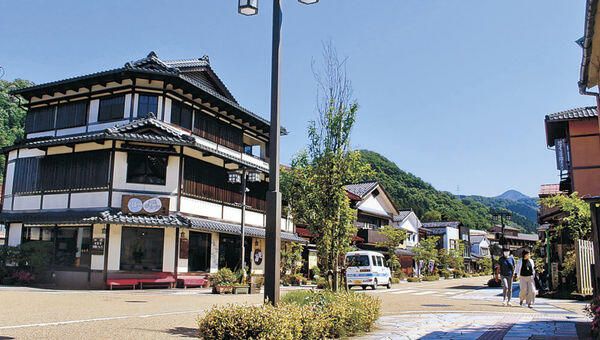 宿泊施設や観光施設の改修が行われる加賀市山中温泉のゆげ街道