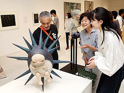 県内作家の意欲作一堂に　富山県美術館で「ビエンナーレＴＯＹＡＭＡ」開幕