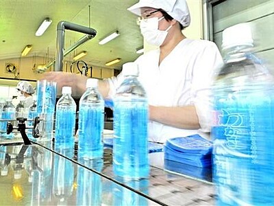 瓜割の水、ボトルにキュッ　名水百選、福井県若狭町で製造急ピッチ