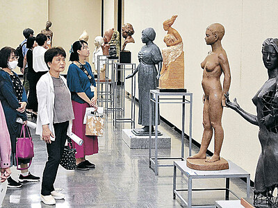 具象の美に見入る　石川県立美術館で日彫北陸展、一般公開