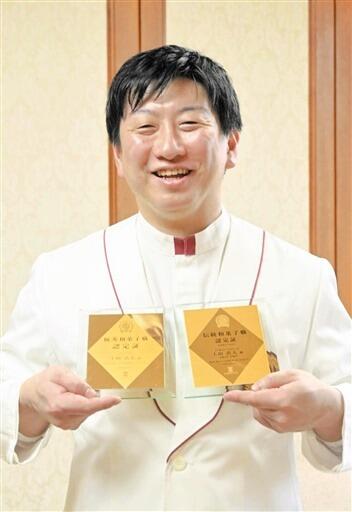 優秀和菓子職に加え、伝統和菓子職の認定も受けた上田さん＝７月６日、福井県小浜市役所