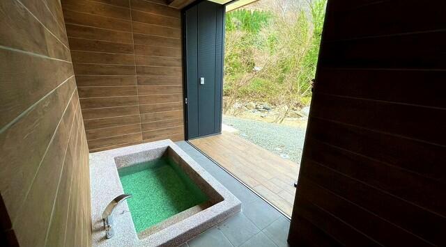 福井県大野市にある一棟貸しの宿『水杜のすみか 大野屋』。きれいなお風呂